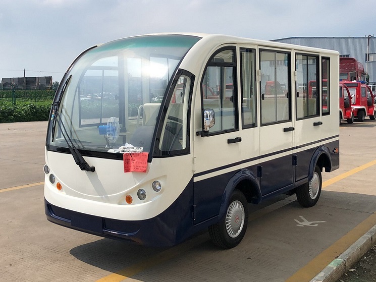 14座封閉電動巡邏車藍白色車身